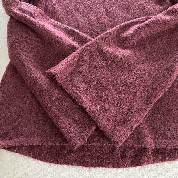 American Eagle Outfitters Women's Burgundy Mix Bell Sleeve Sweater Size M EUC - Picture 6 of 10